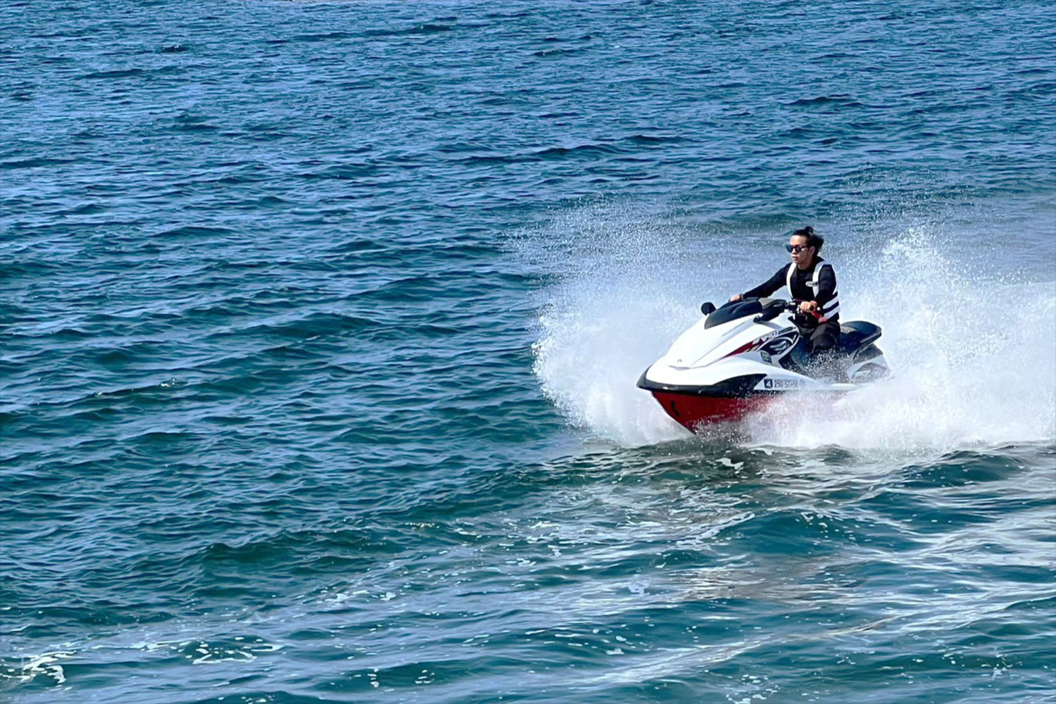 大阪市内から約30分。多彩なマリンスポーツや海遊びが楽しめる